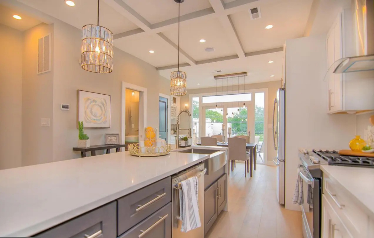 Modern, Spacious 4 Bed/3.5 Bath Rowhome in Heart of DC (incl. private in-law suite and off-street pa - Photo 2