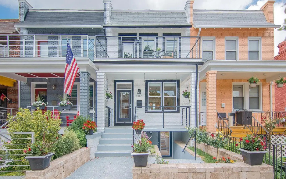 Modern, Spacious 4 Bed/3.5 Bath Rowhome in Heart of DC (incl. private in-law suite and off-street pa - Photo 5