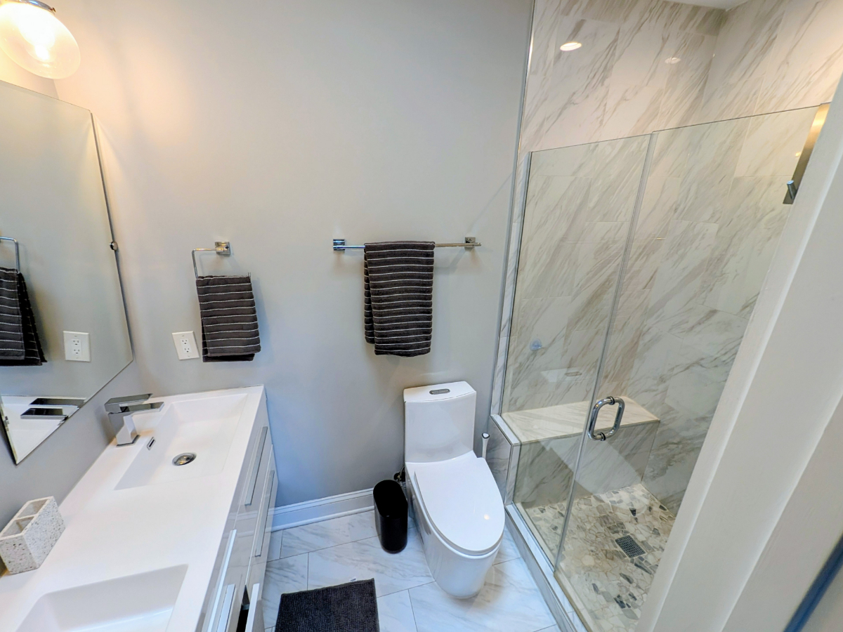 Modern, Spacious 4 Bed/3.5 Bath Rowhome in Heart of DC (incl. private in-law suite and off-street pa - Photo 9