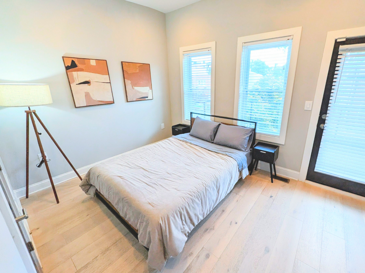 Modern, Spacious 4 Bed/3.5 Bath Rowhome in Heart of DC (incl. private in-law suite and off-street pa - Photo 8