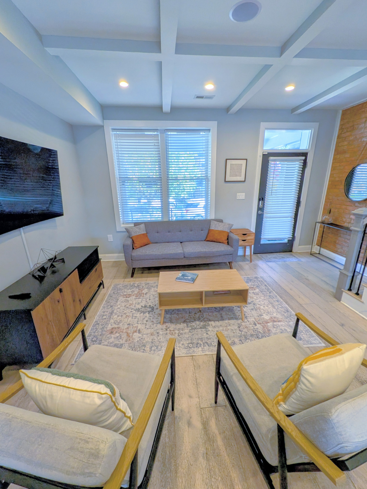 Modern, Spacious 4 Bed/3.5 Bath Rowhome in Heart of DC (incl. private in-law suite and off-street pa - Photo 4