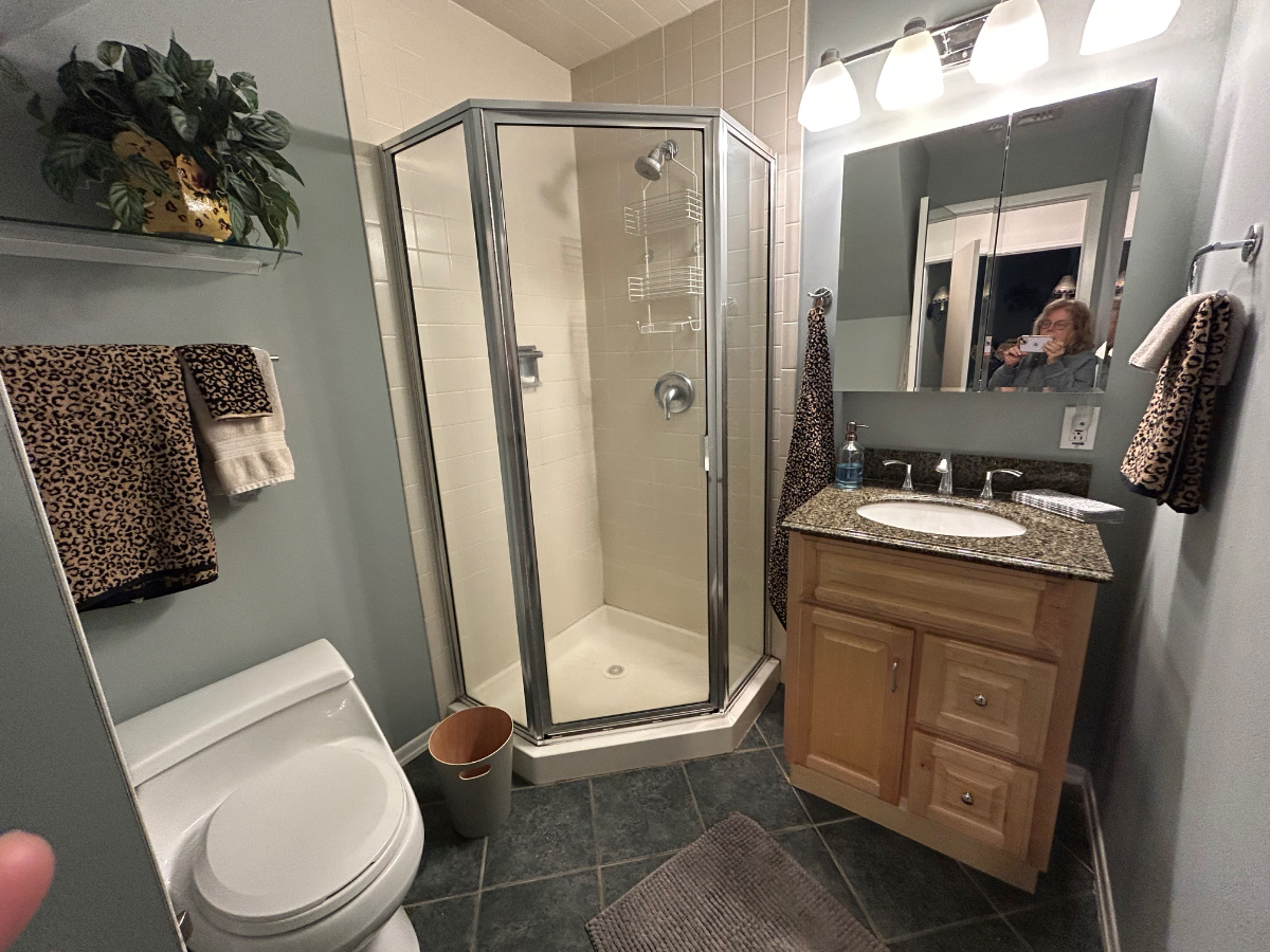 Cozy Fully Furnished Studio with Private Entry & Utilities Included - Photo 8