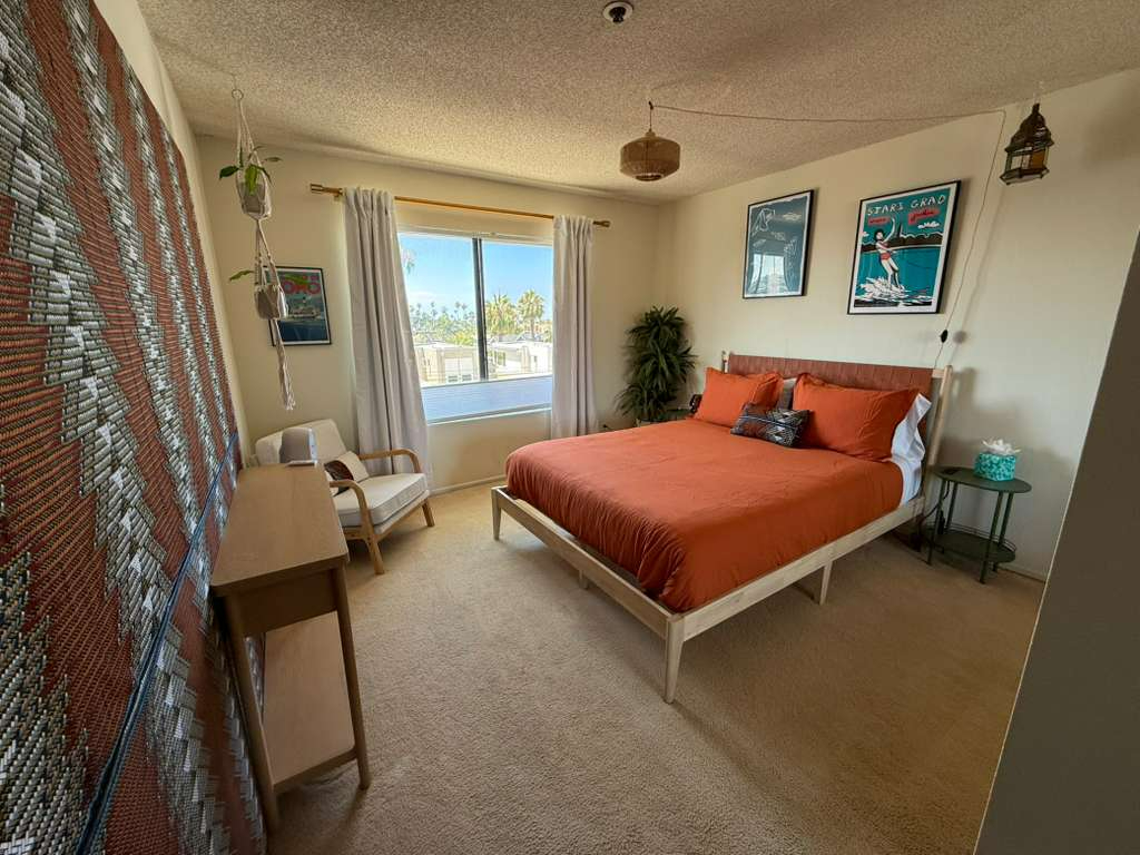 Beach & Bay Living in Pacific Beach (inc. parking) - Photo 1