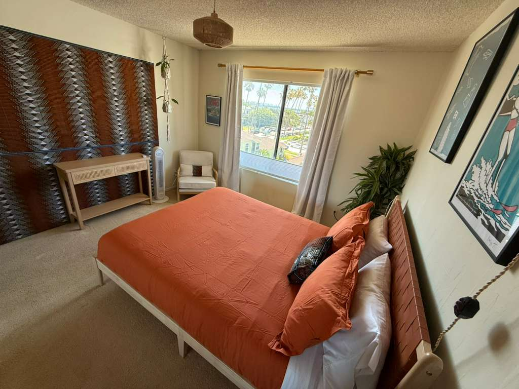 Beach & Bay Living in Pacific Beach (inc. parking) - Photo 3