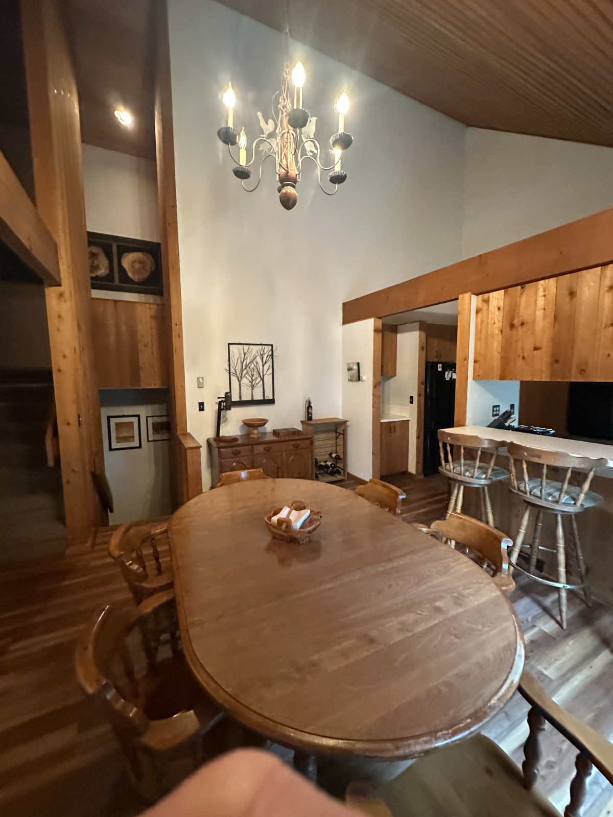4 Bedroom Home with Beautiful private landscaped yard - Photo 9