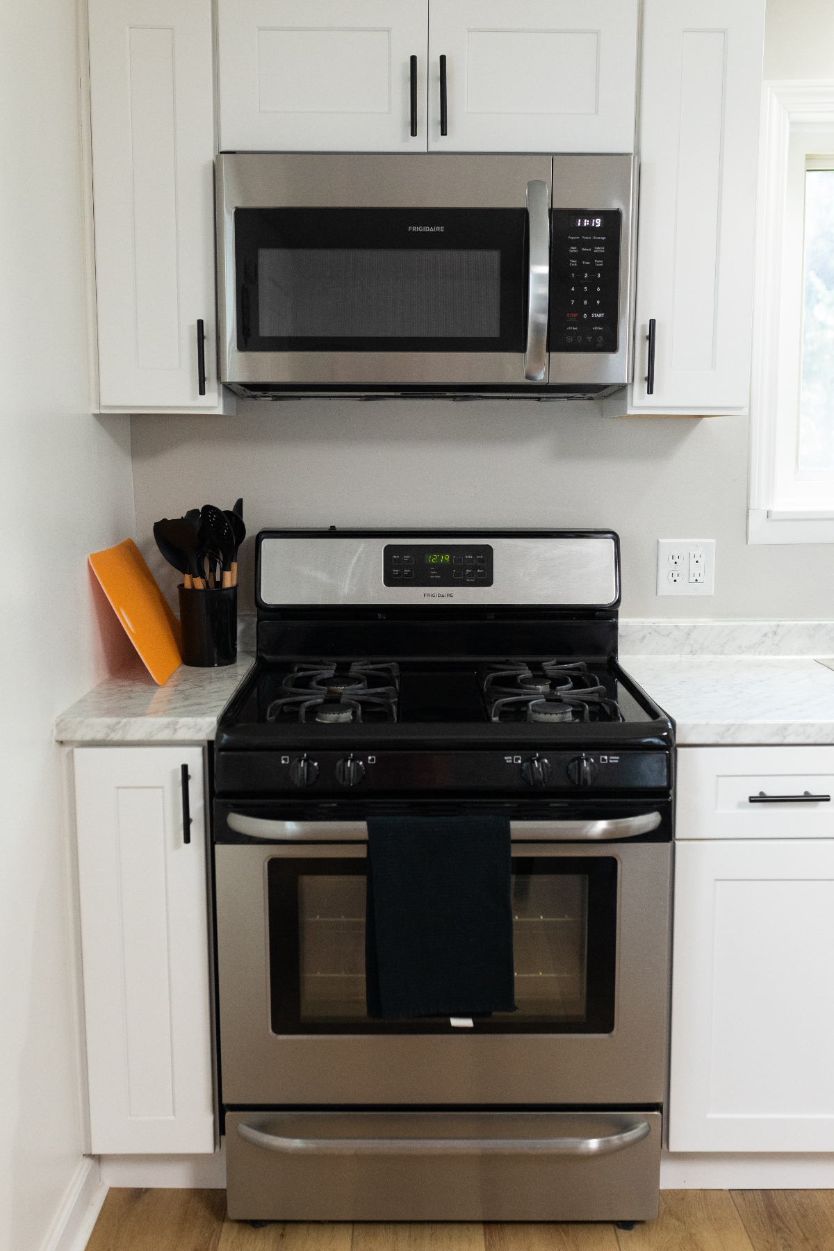 Charming  Syracuse Eastwood Flat--Newly remodeled with MCM/BoHo Furnishings - Photo 11