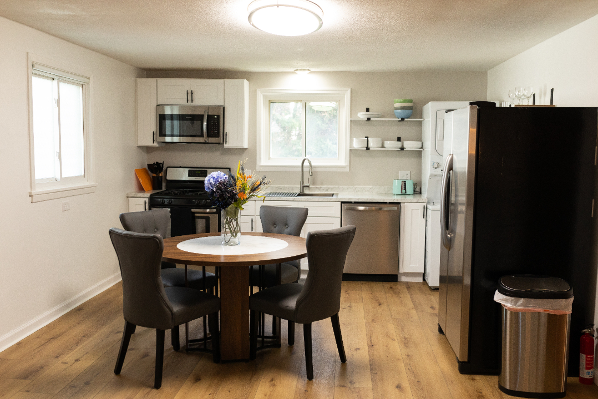 Charming  Syracuse Eastwood Flat--Newly remodeled with MCM/BoHo Furnishings - Photo 9