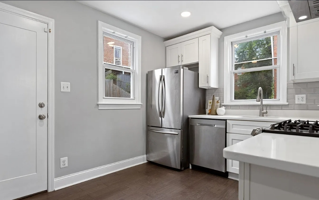 4 Bedroom Townhouse Available for Rent by Room - Photo 7