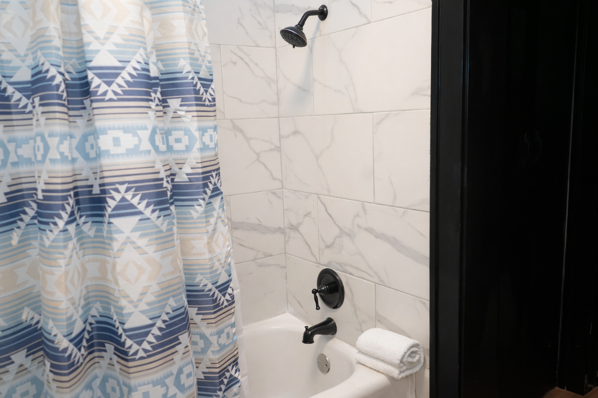 Comfortable Furnished EaDo Apartment - Utilities Included - Long Term Stays - Photo 3