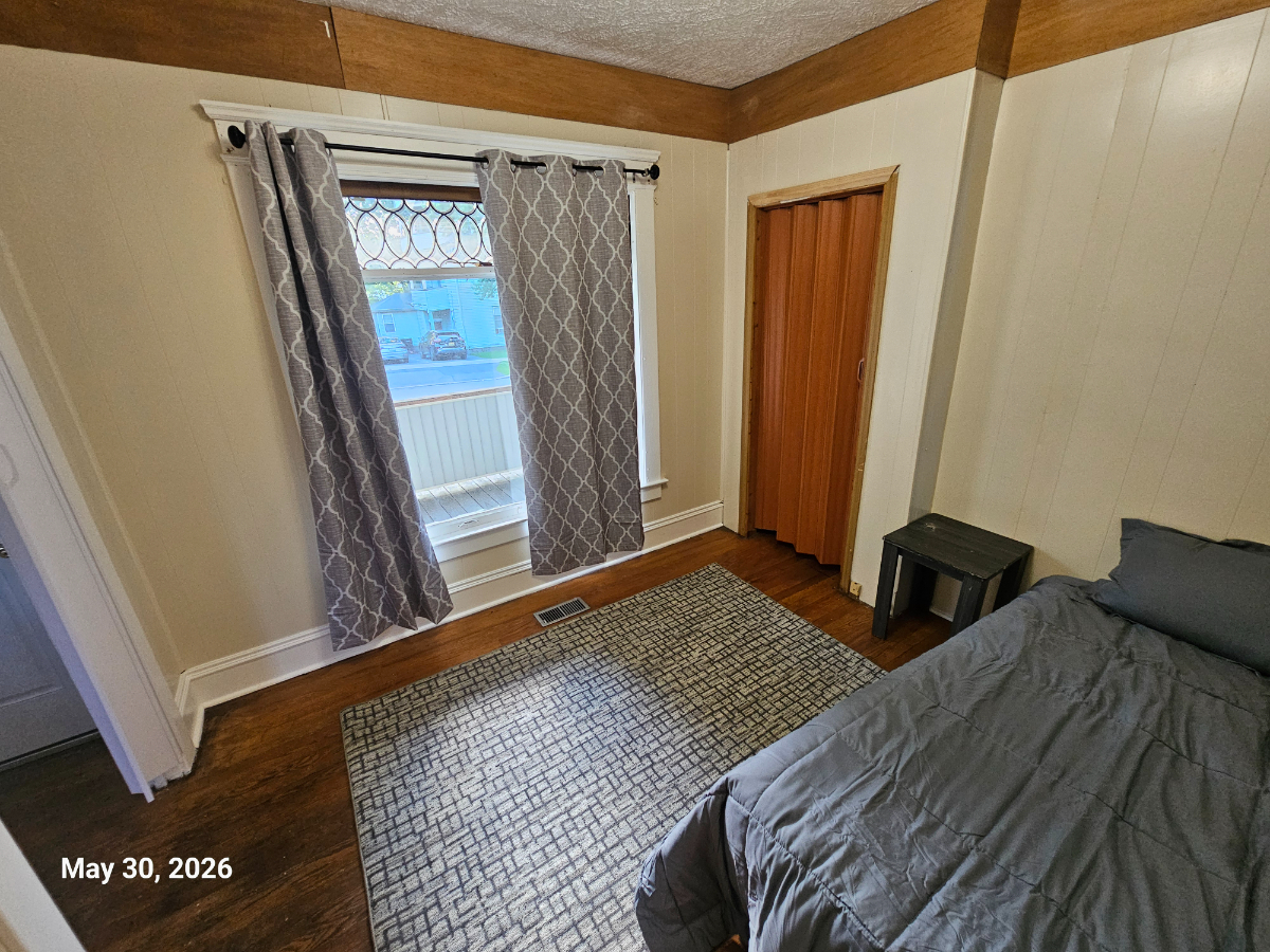 Spacious 4 bd 1 bath walk to hospital - Photo 8