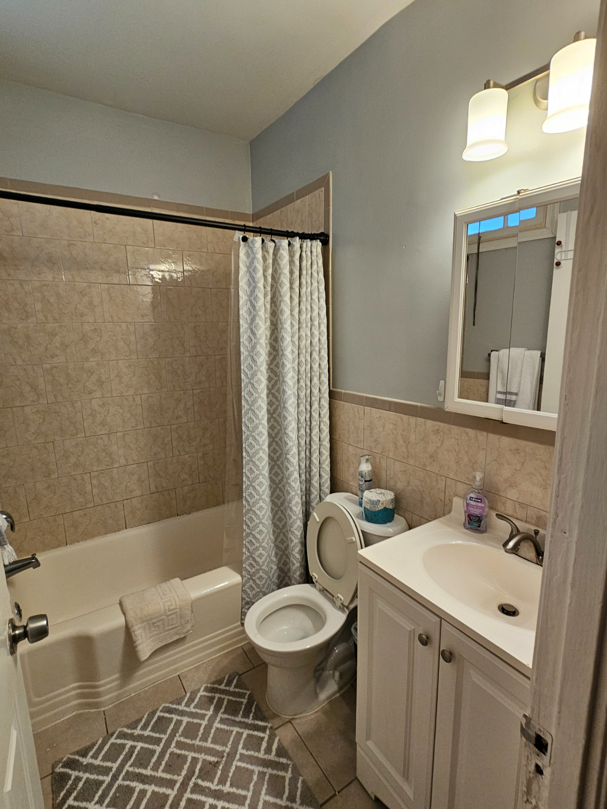 Furnished Apartment for Professionals 1.5BR  Easy Access to Downtown and DC Hospital Consortium - Photo 7