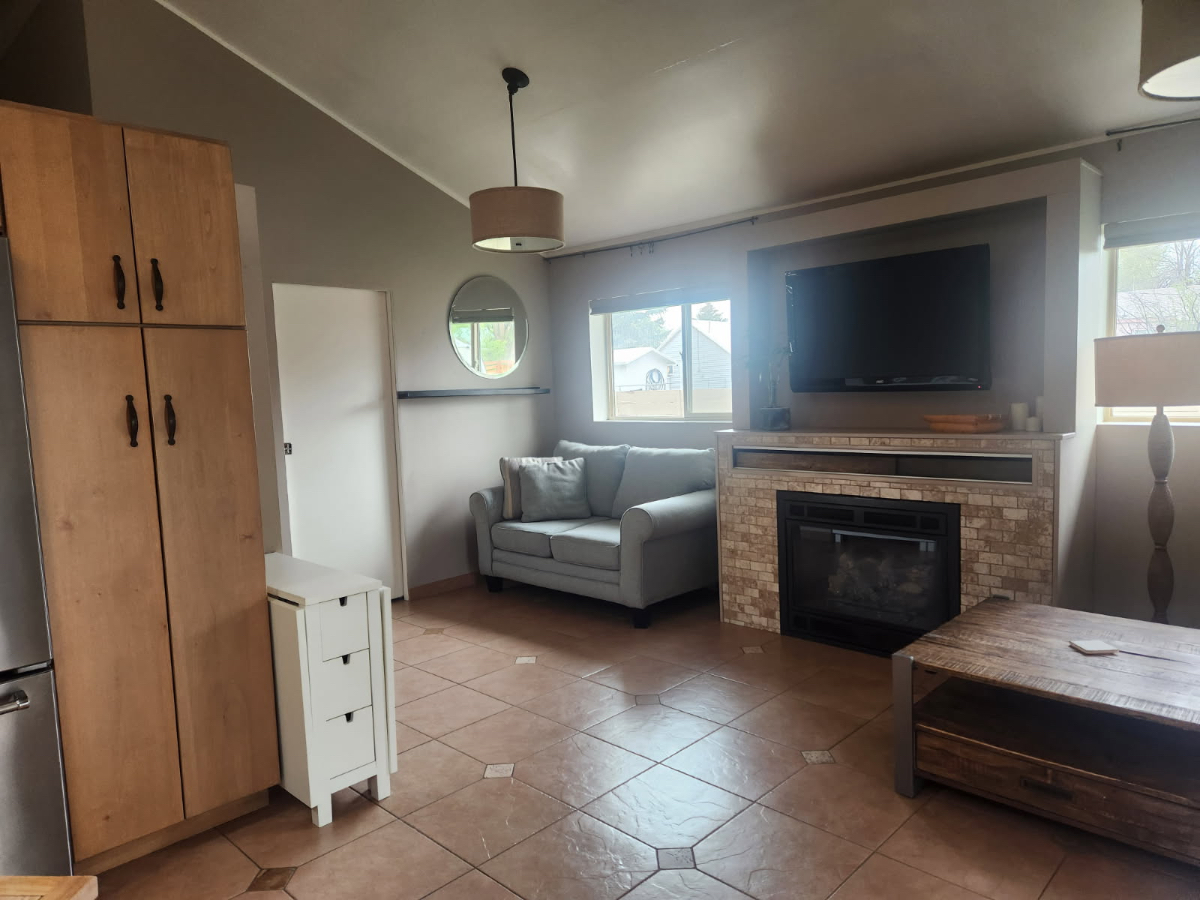Refined Lander Retreat Designed for Quiet, Long-Term Living - Photo 10