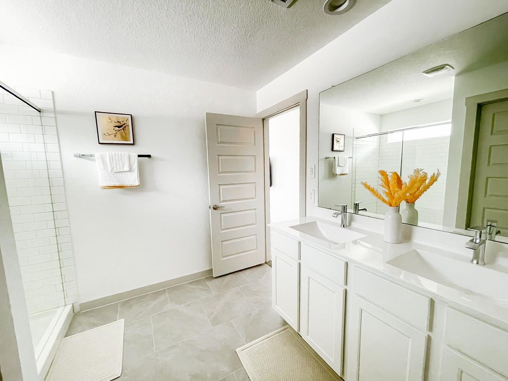Stunning 3 bedroom Home - Photo 3