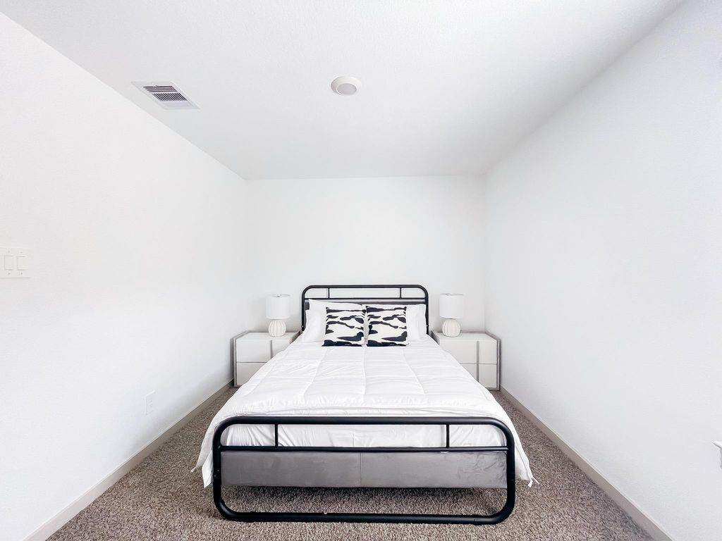Stunning 3 bedroom Home - Photo 6