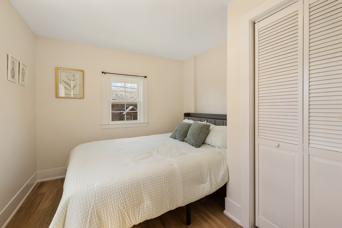 Charming newly renovated 1 BR village apartment - Photo 2