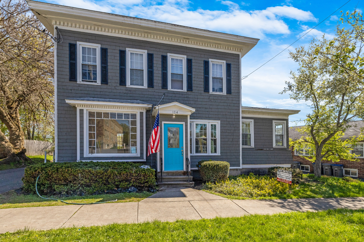 Charming newly renovated 1 BR village apartment - Photo 4