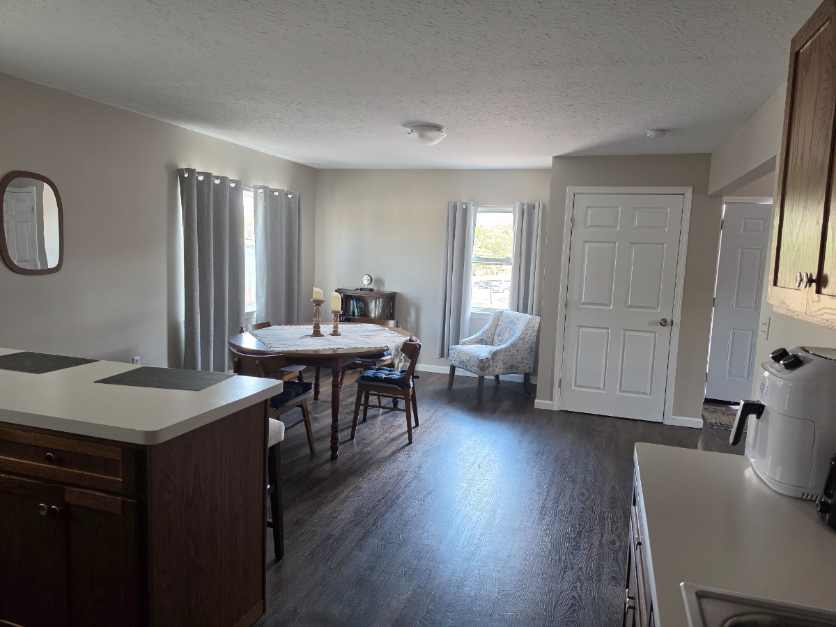 New 2 Bed 1 bath upstairs apartment - Photo 6
