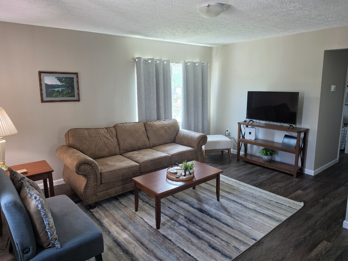 New 2 Bed 1 bath upstairs apartment - Photo 1