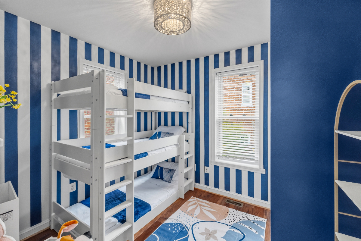 Capitol Piano House - Designer Furnished 3BR w/ Piano Parlor & Private Backyard & Sleeps 9 - Photo 6