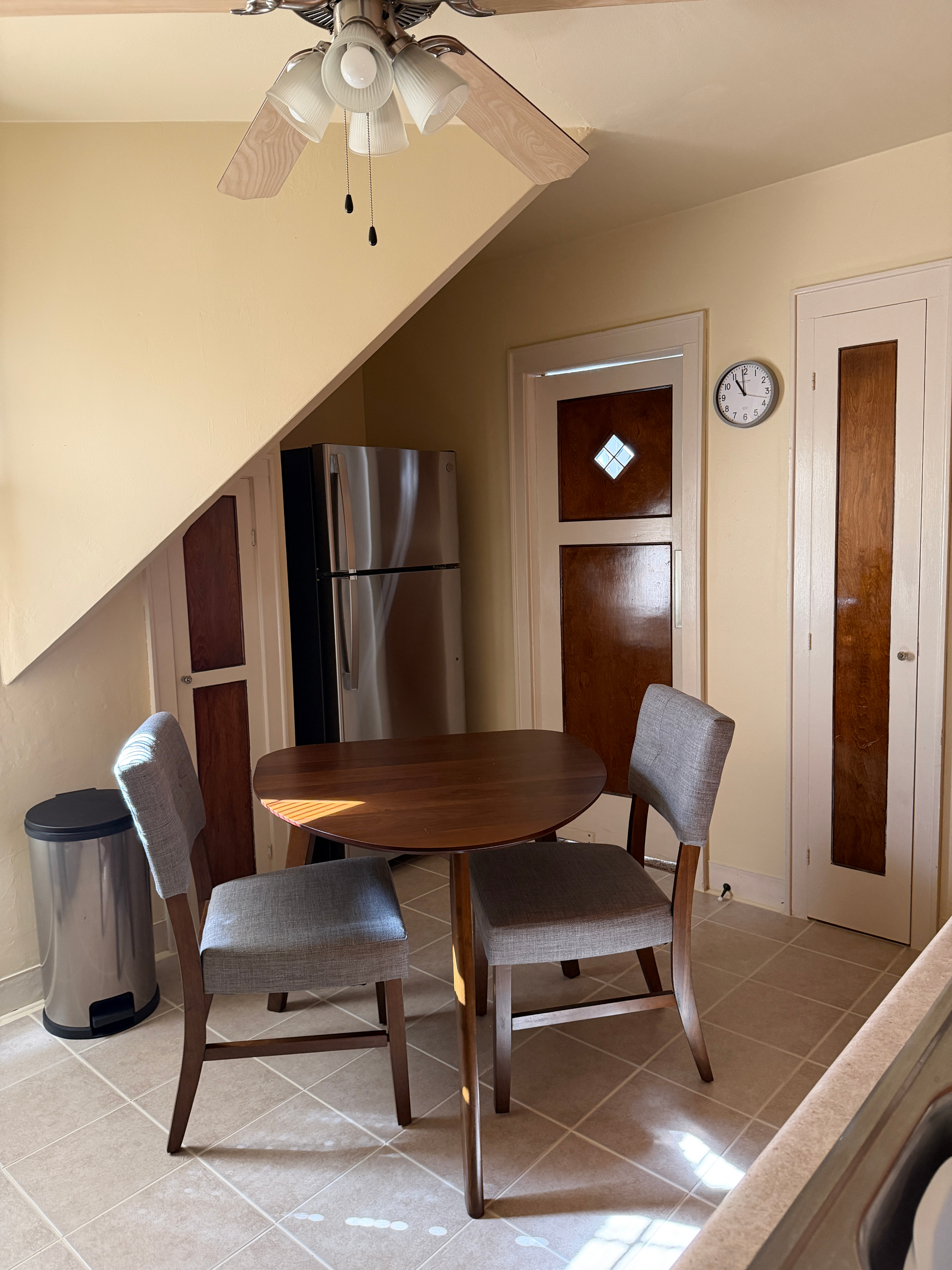 Bright Renovated 2BR Upper Duplex In Prime Location Near Major Hospitals - Photo 12