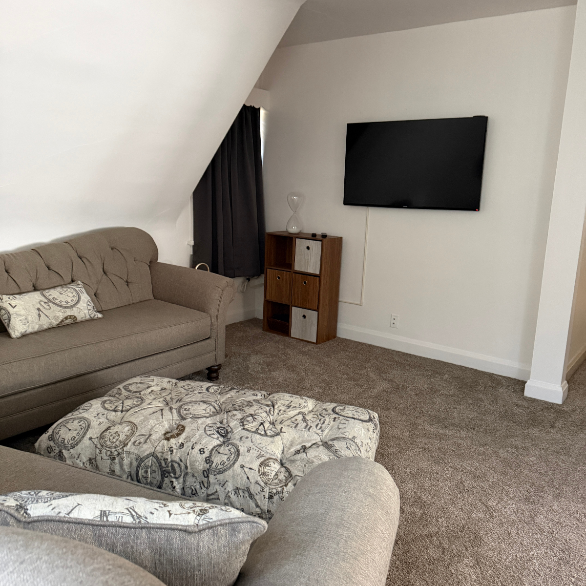 Bright Renovated 2BR Upper Duplex In Prime Location Near Major Hospitals - Photo 3
