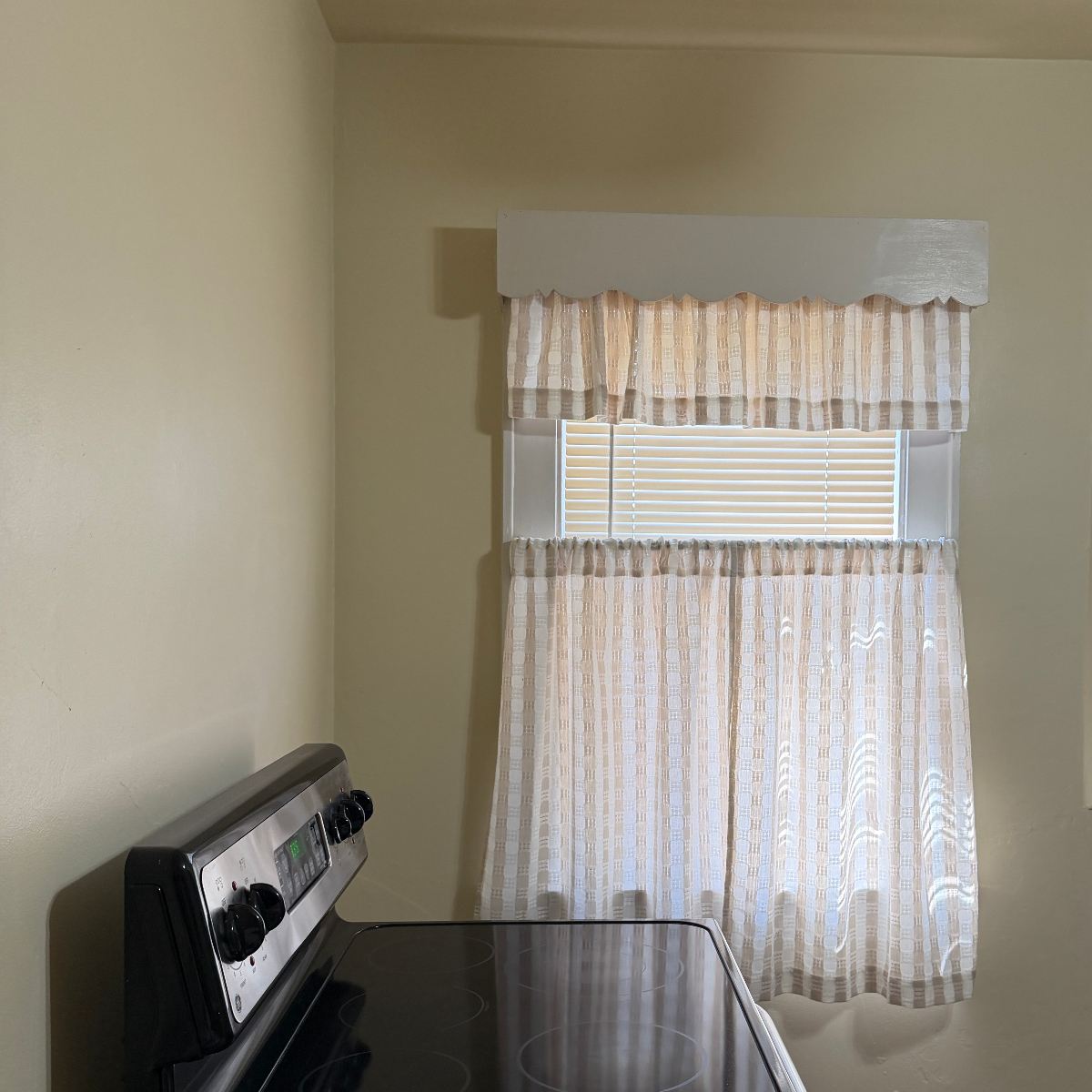 Bright Renovated 2BR Upper Duplex In Prime Location Near Major Hospitals - Photo 10