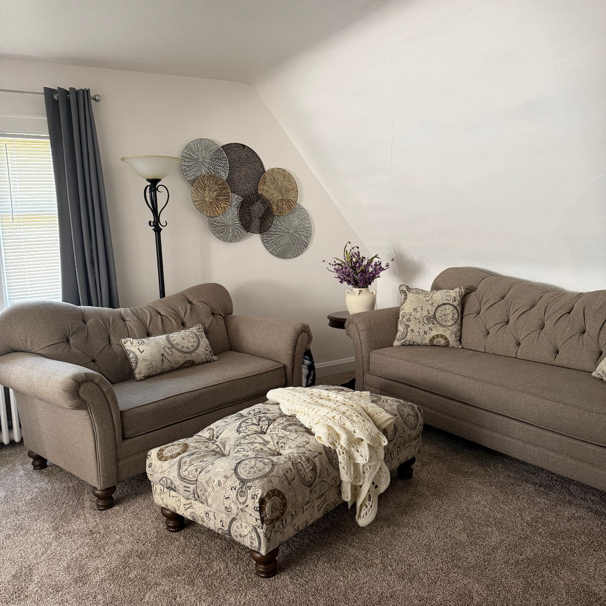 Bright Renovated 2BR Upper Duplex In Prime Location Near Major Hospitals - Photo 2