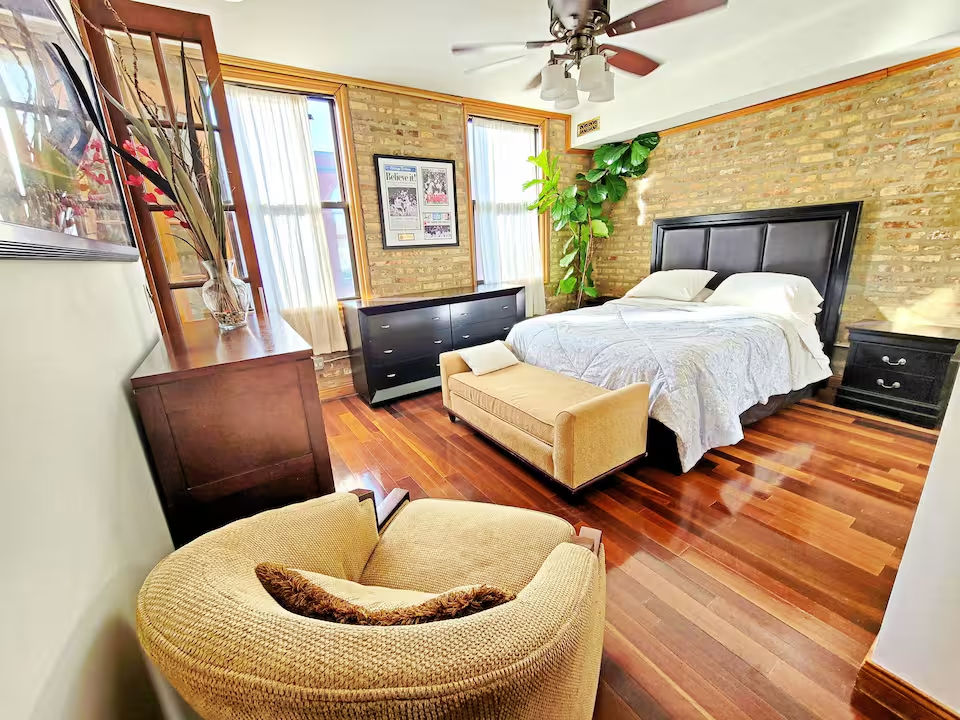 3BR/2.5BA Beautiful City Skyline Chicago - Photo 2