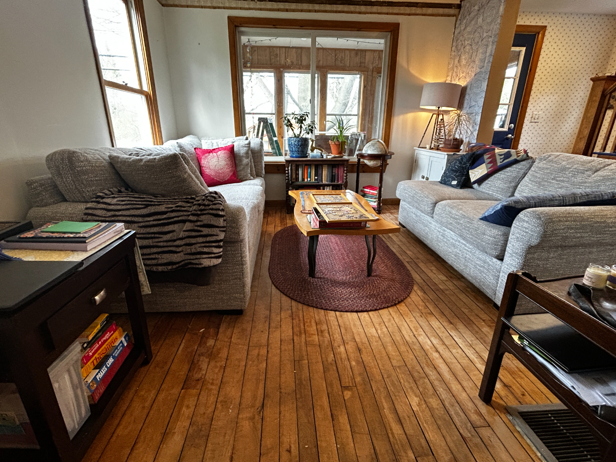 Pet Friendly, Inviting Room With Shared Living Spaces; Five Minute Drive to Central Vermont Medical - Photo 2