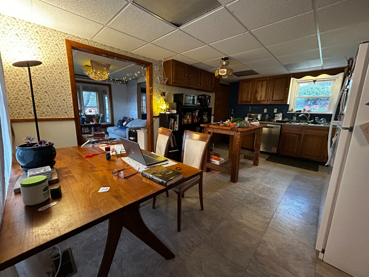 Pet Friendly, Inviting Room With Shared Living Spaces; Five Minute Drive to Central Vermont Medical - Photo 3