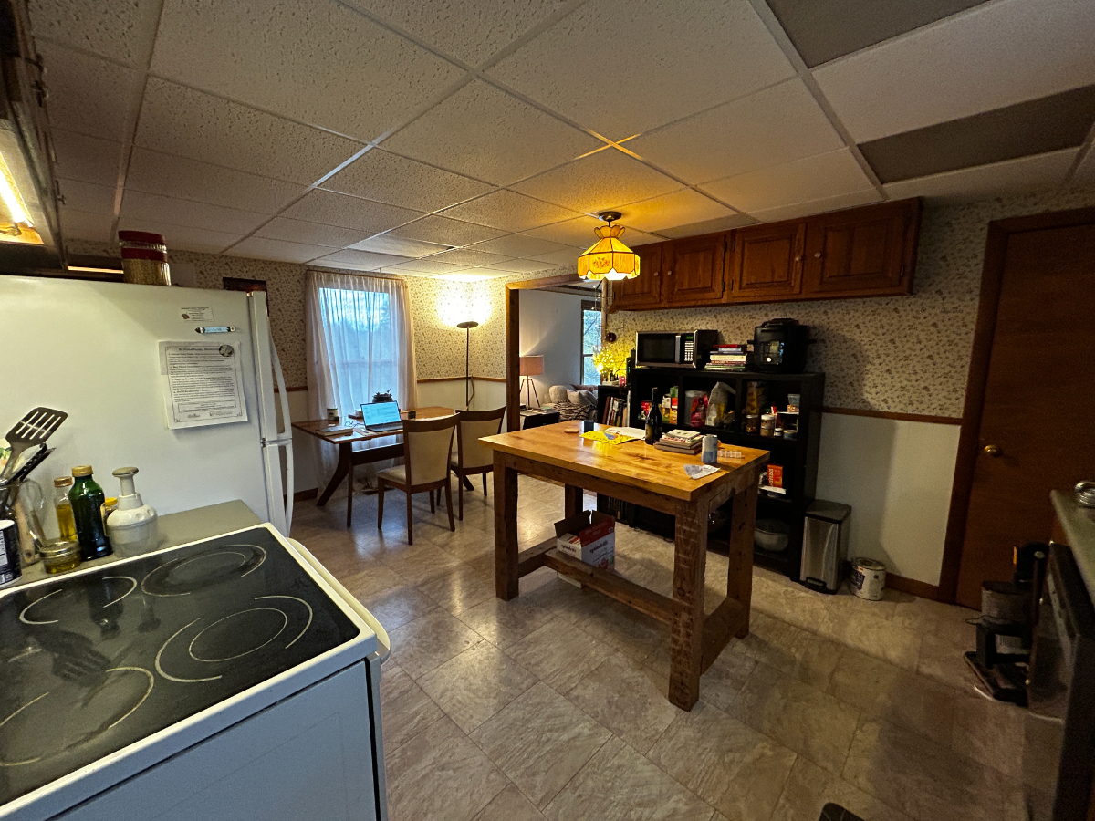 Pet Friendly, Inviting Room With Shared Living Spaces; Five Minute Drive to Central Vermont Medical  - Photo 10