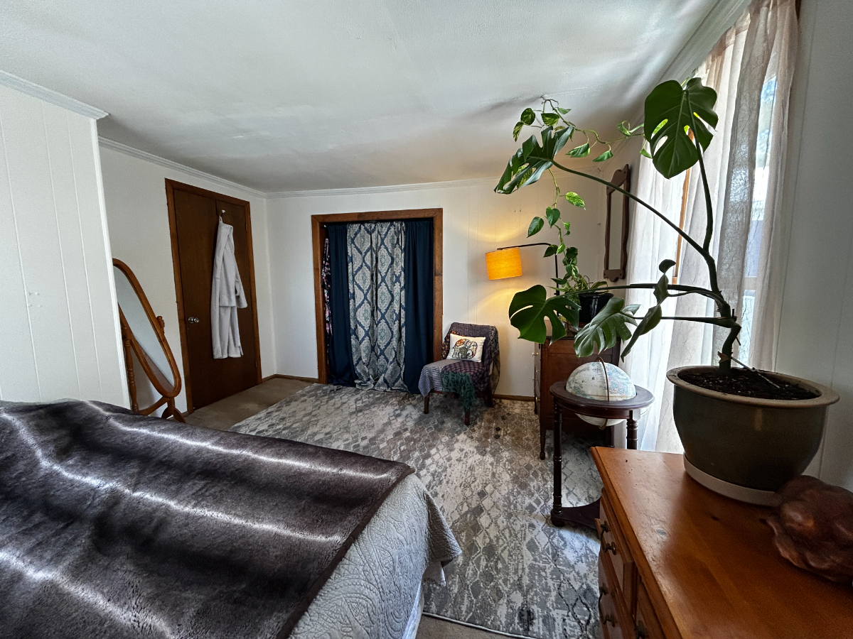 Pet Friendly, Inviting Room With Shared Living Spaces; Five Minute Drive to Central Vermont Medical  - Photo 6