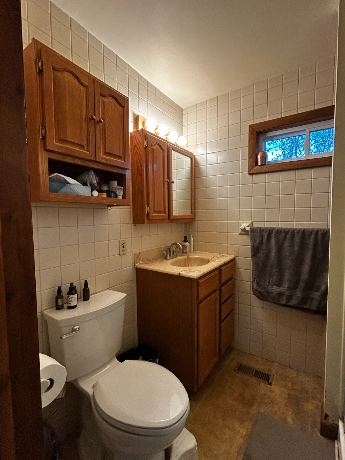 Pet Friendly, Inviting Room With Shared Living Spaces; Five Minute Drive to Central Vermont Medical  - Photo 7