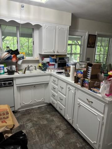 Bright Furnished Room with All Utilities Included, Parking & Peaceful Cul-de-Sac Living - Photo 3