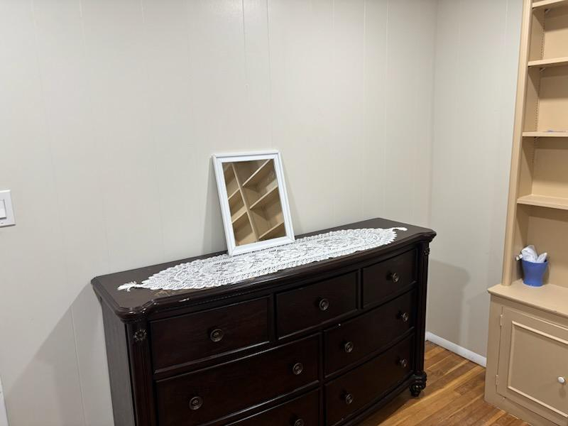Bright Furnished Room with All Utilities Included, Parking & Peaceful Cul-de-Sac Living - Photo 9