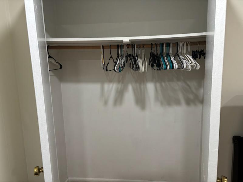 Bright Furnished Room with All Utilities Included, Parking & Peaceful Cul-de-Sac Living - Photo 12