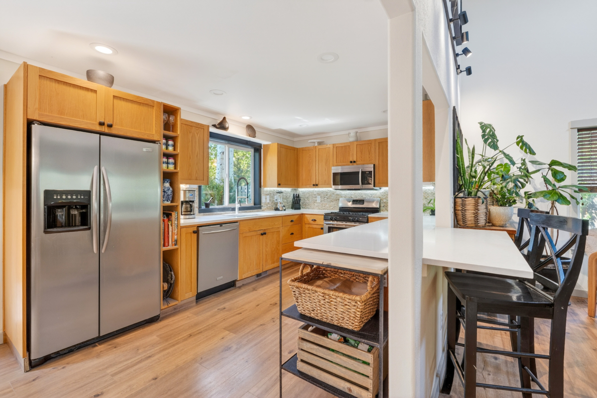 Live in style and comfort in convenient NW Bend. Walking distance to downtown and river - Photo 5