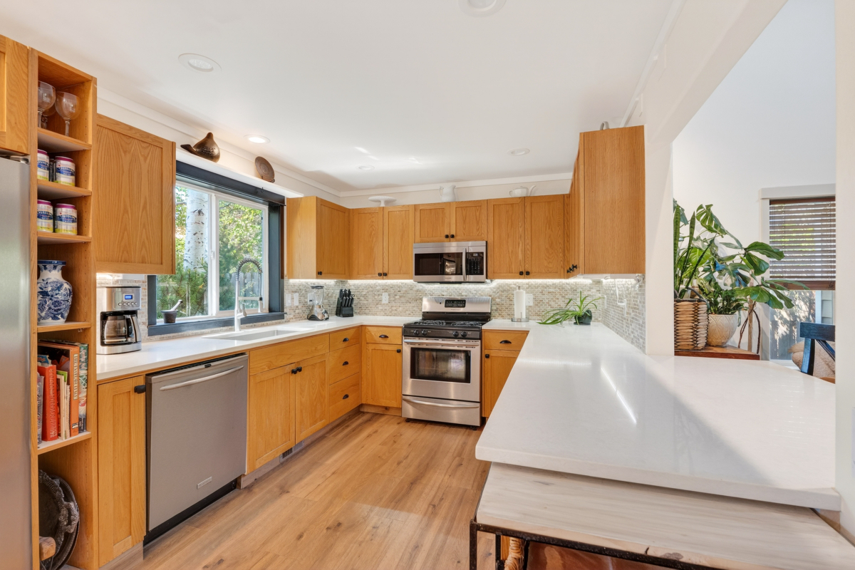 Live in style and comfort in convenient NW Bend. Walking distance to downtown and river - Photo 6