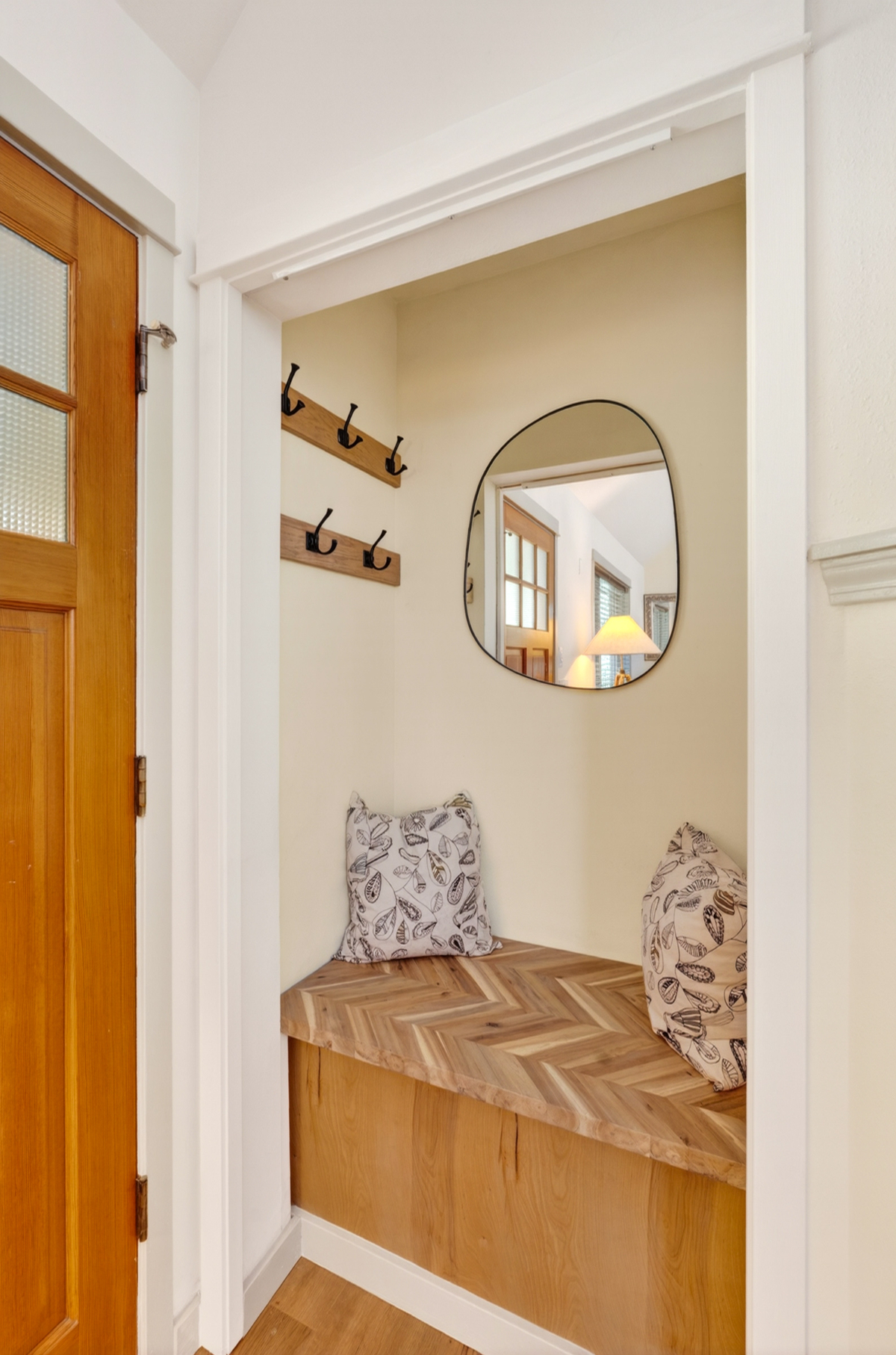 Live in style and comfort in convenient NW Bend. Walking distance to downtown and river - Photo 4