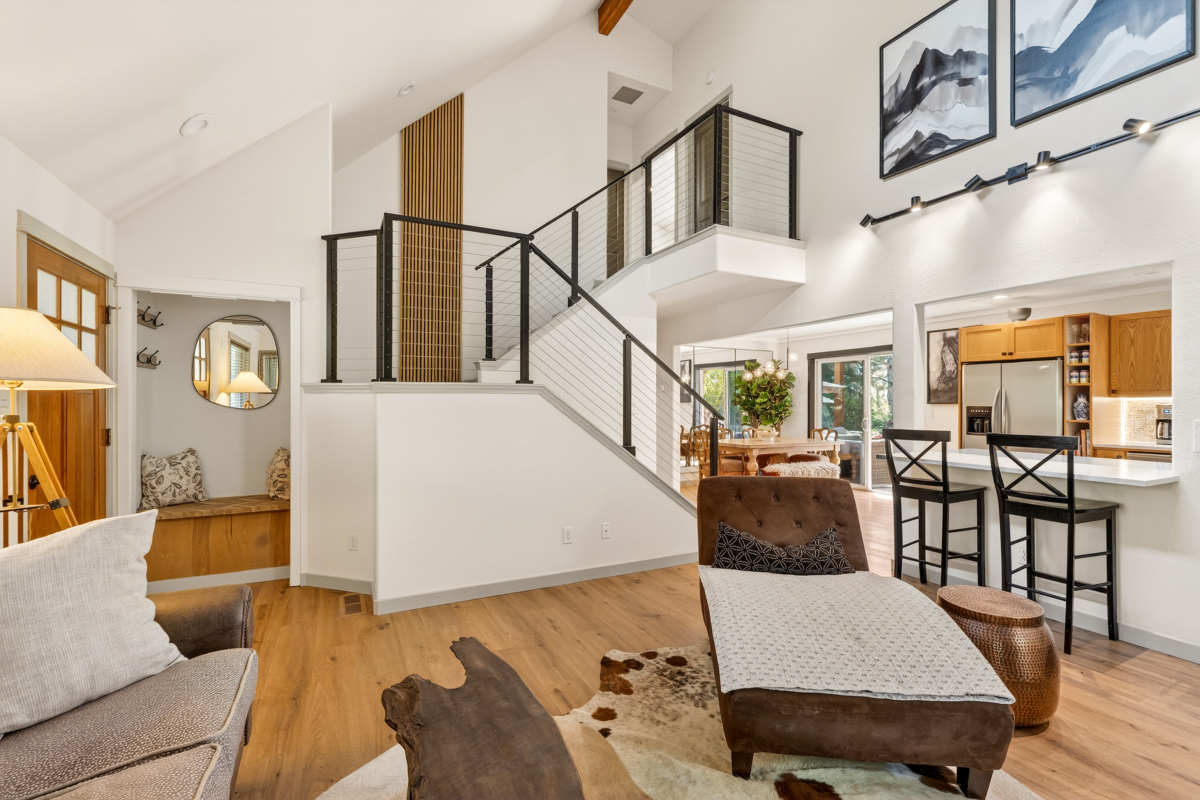Live in style and comfort in convenient NW Bend. Walking distance to downtown and river - Photo 3