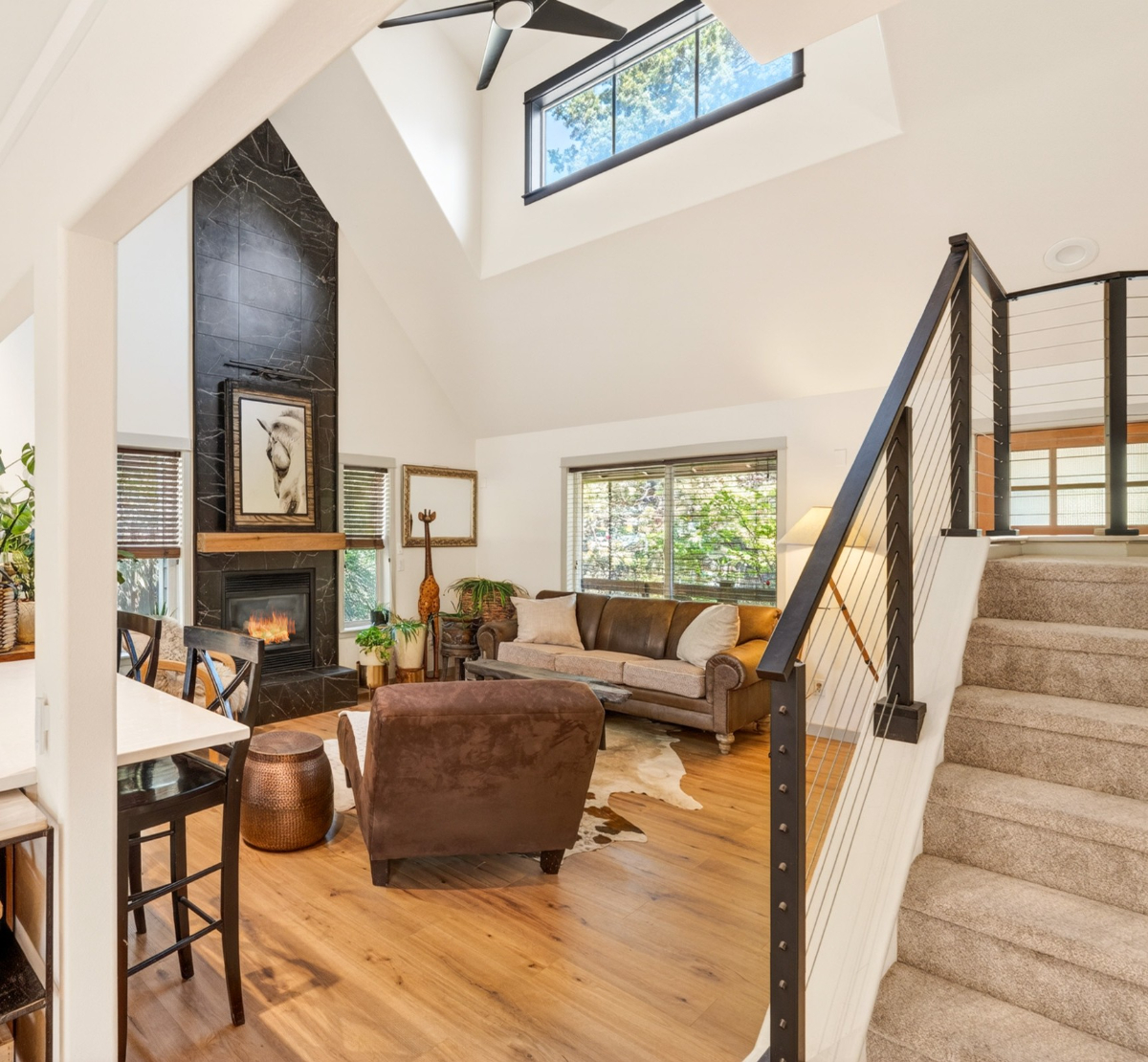 Live in style and comfort in convenient NW Bend. Walking distance to downtown and river - Photo 2