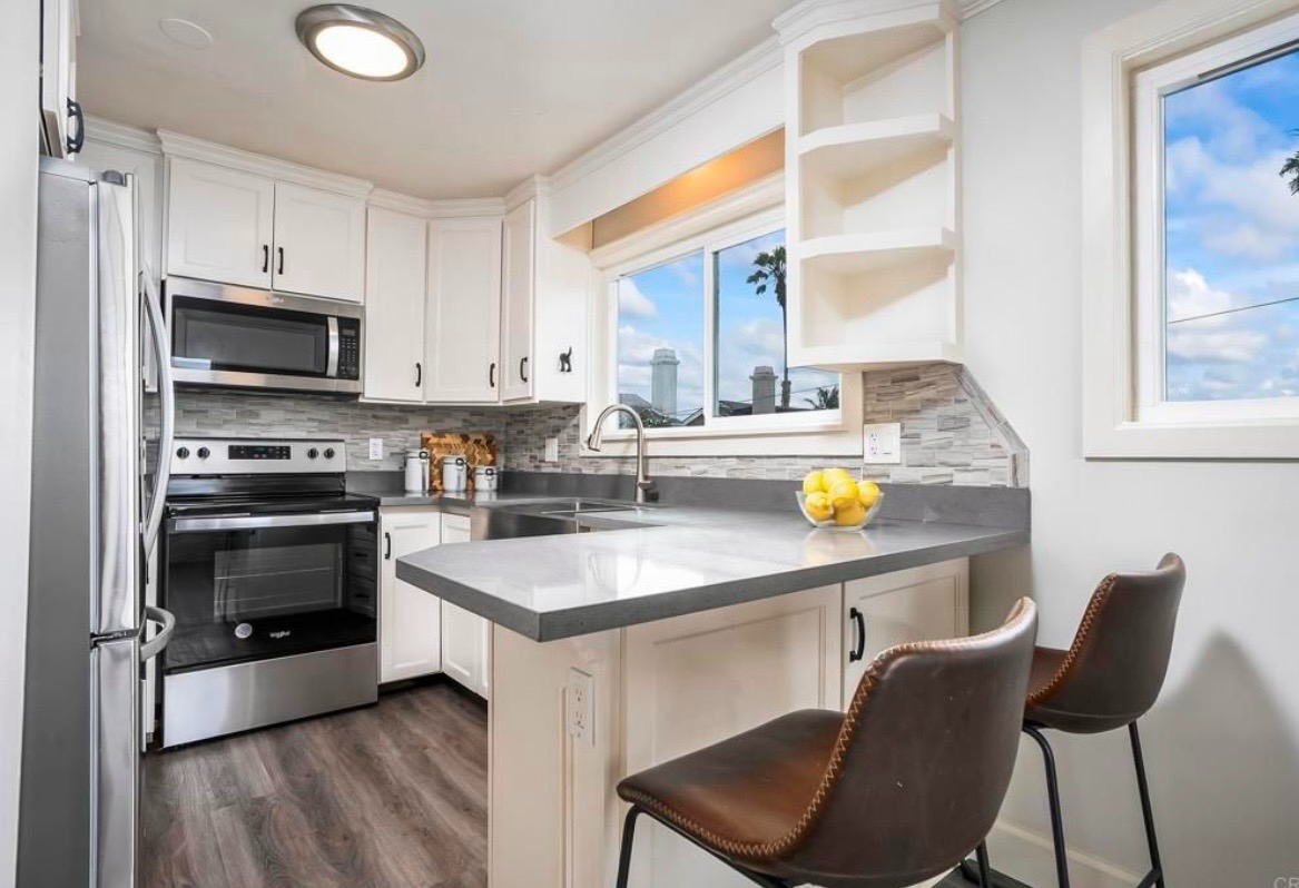 Classic OB Beach House - Walk to Beach/Restaurants/Bars - Photo 4