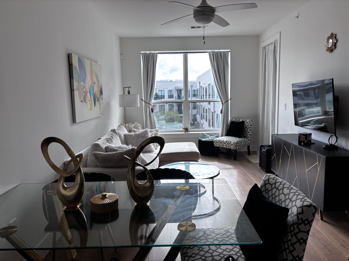 Sunny, stylish, Mueller home near peaceful lake - Photo 7