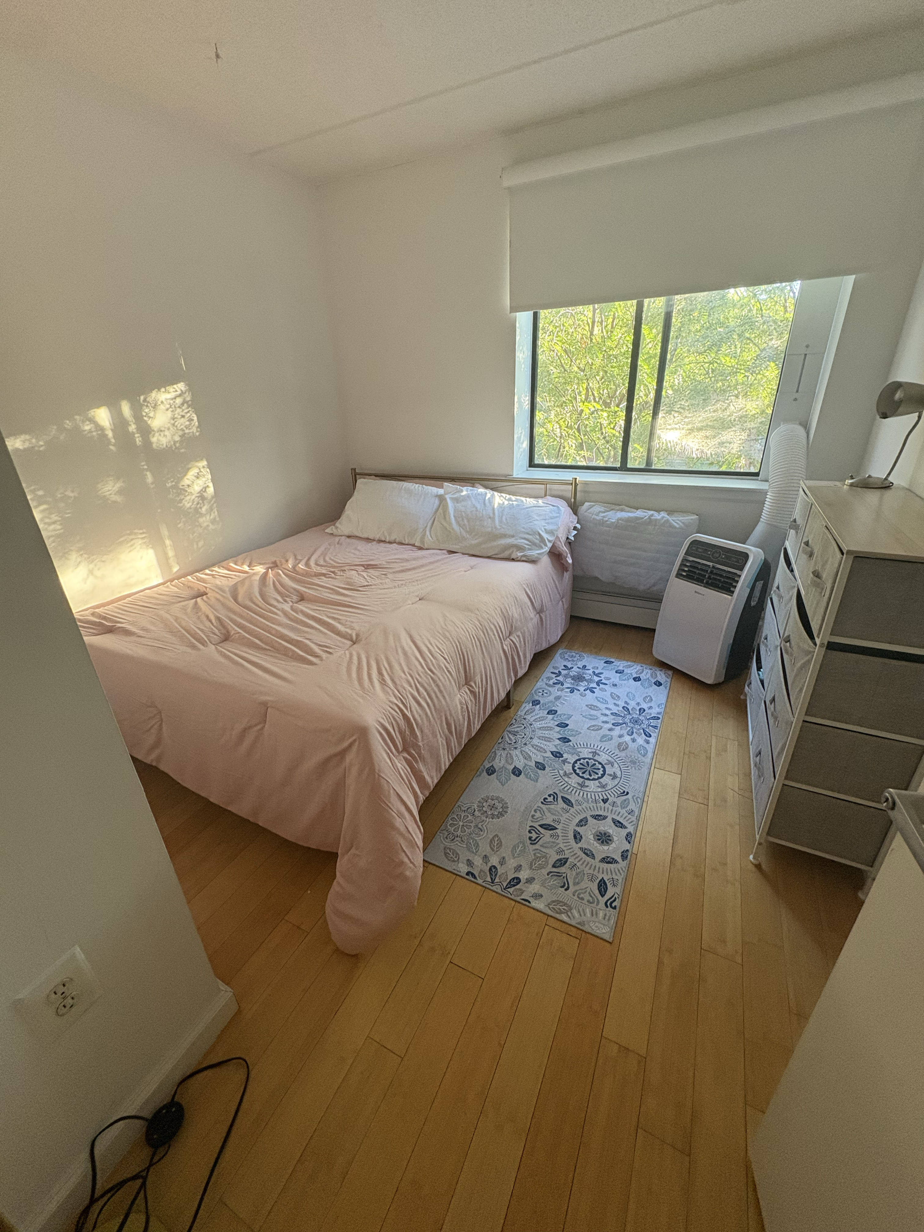 Bright & Spacious East Harlem bedroom w private bath near Transit & Hospitals - Photo 12