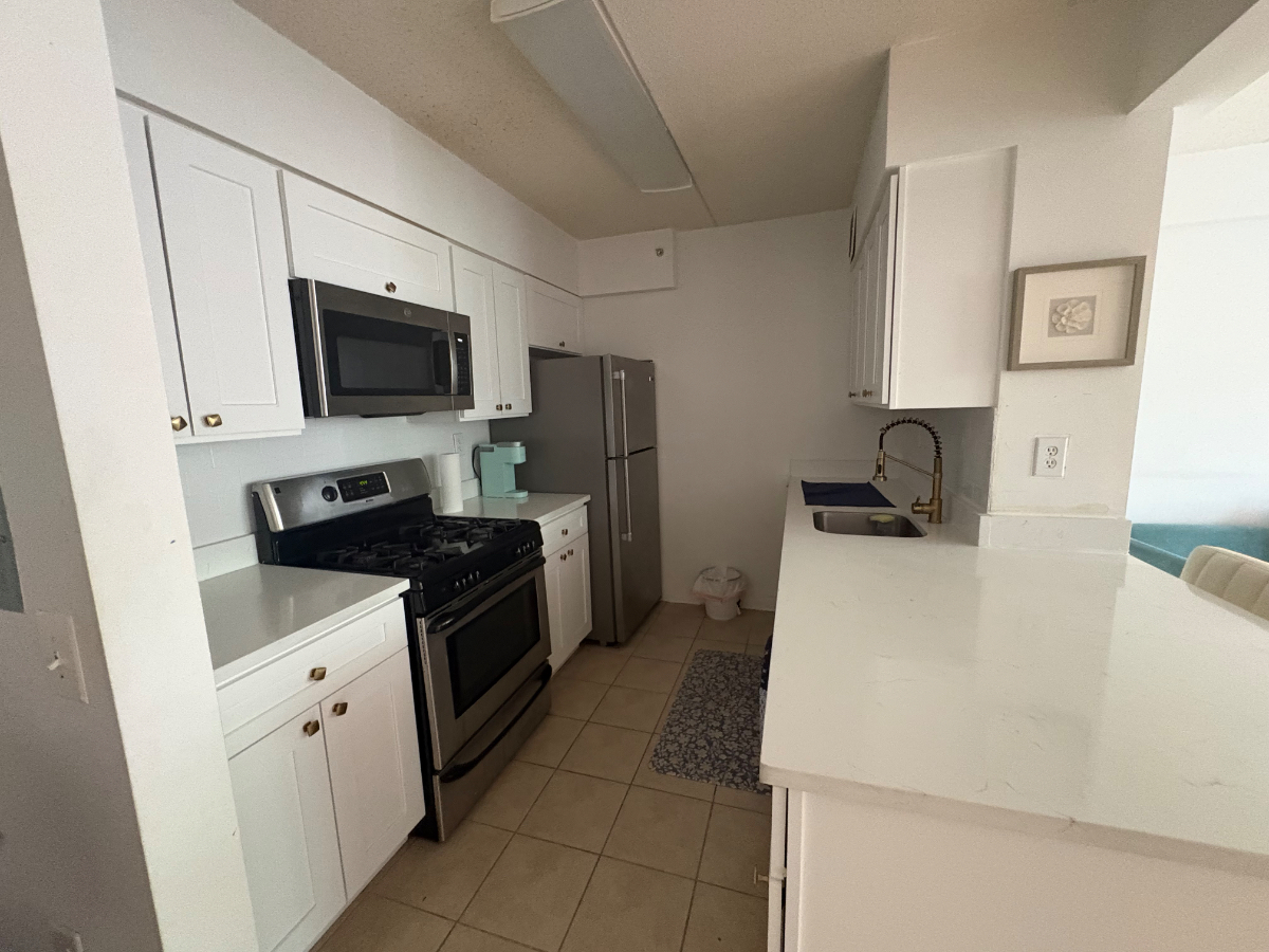 Bright & Spacious East Harlem bedroom w private bath near Transit & Hospitals - Photo 8