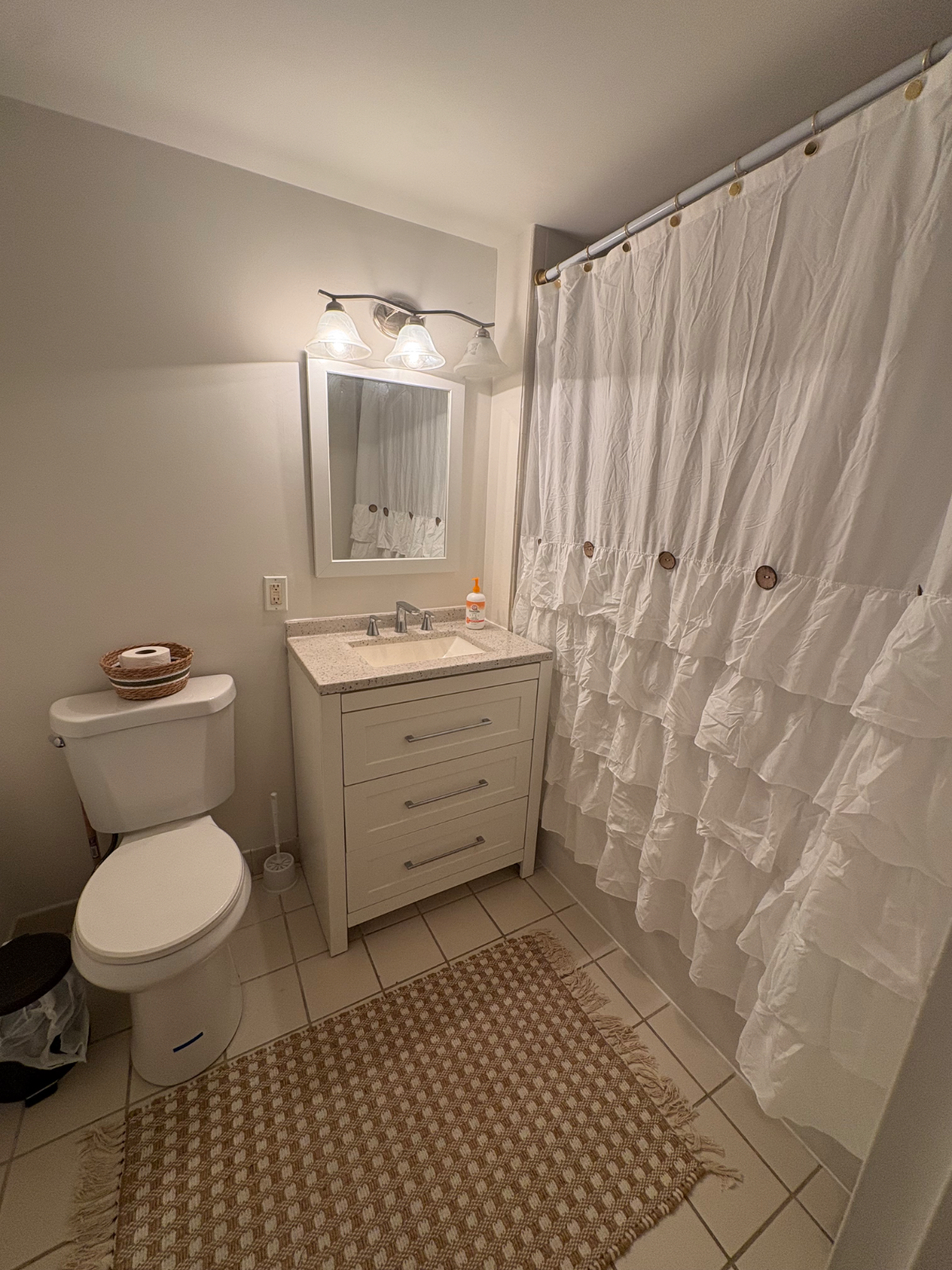 Bright & Spacious East Harlem bedroom w private bath near Transit & Hospitals - Photo 7