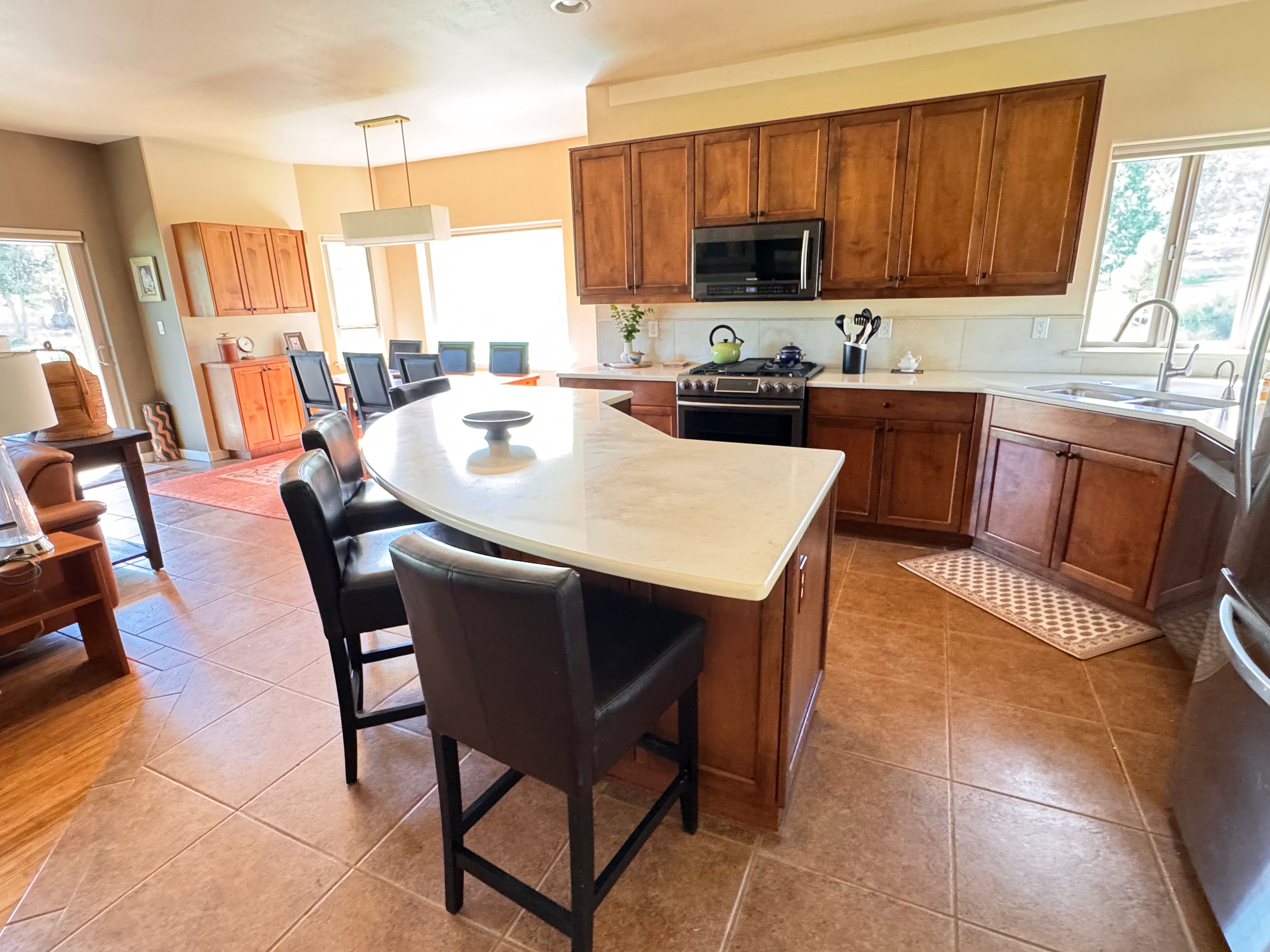 Quiet Home in Gated Community - Photo 6