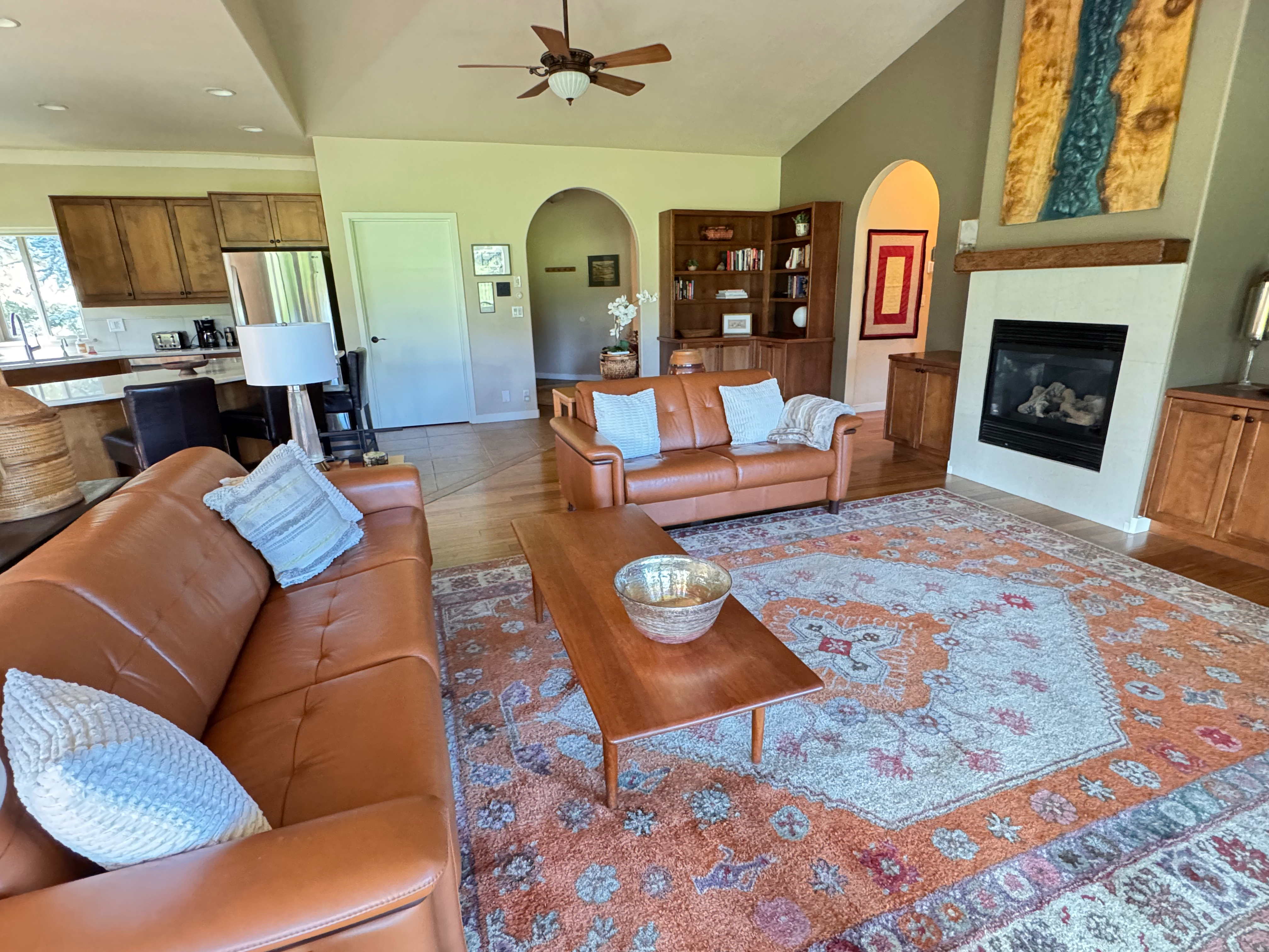 Quiet Home in Gated Community - Photo 4