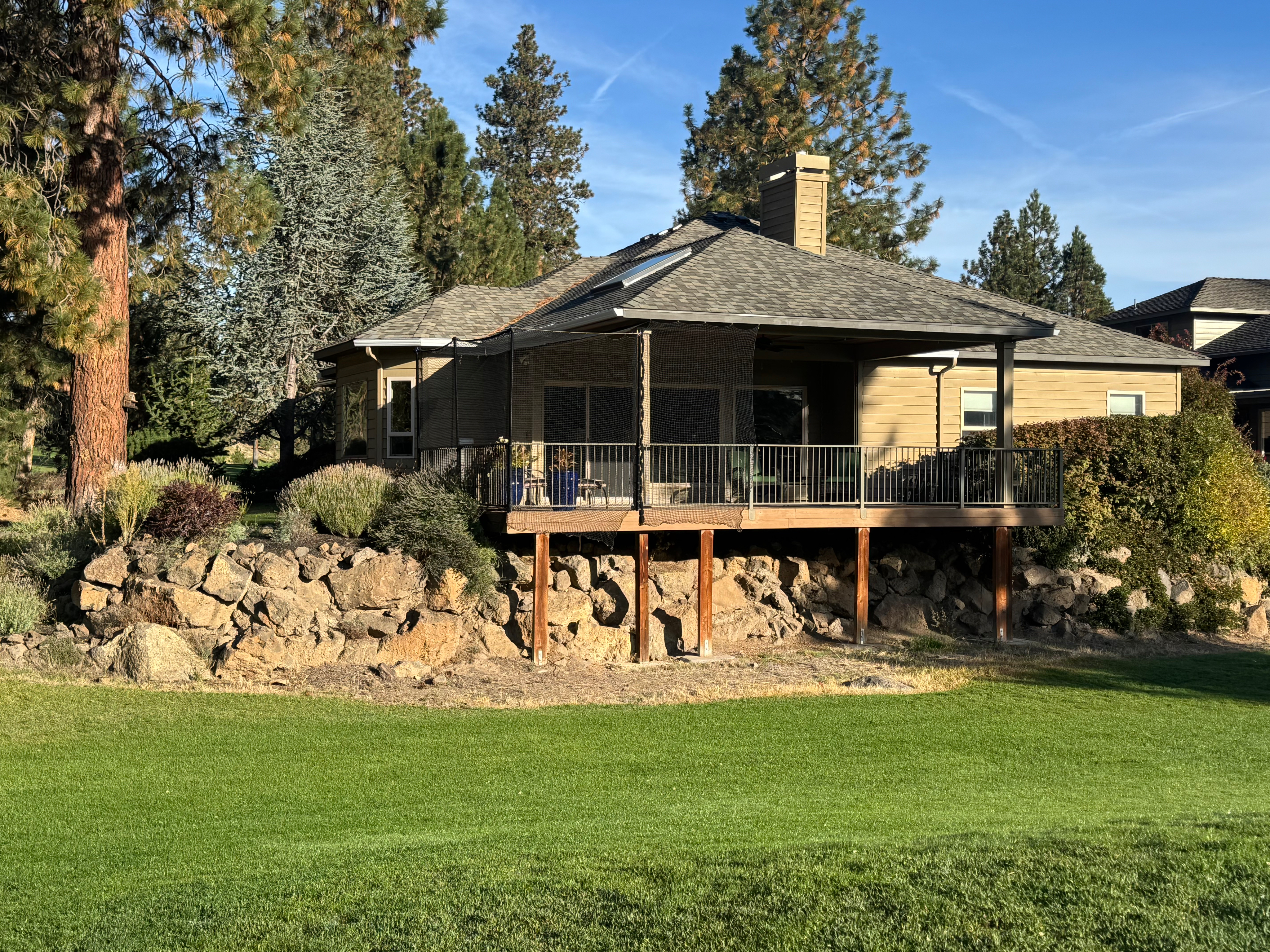 Quiet Home in Gated Community - Photo 2