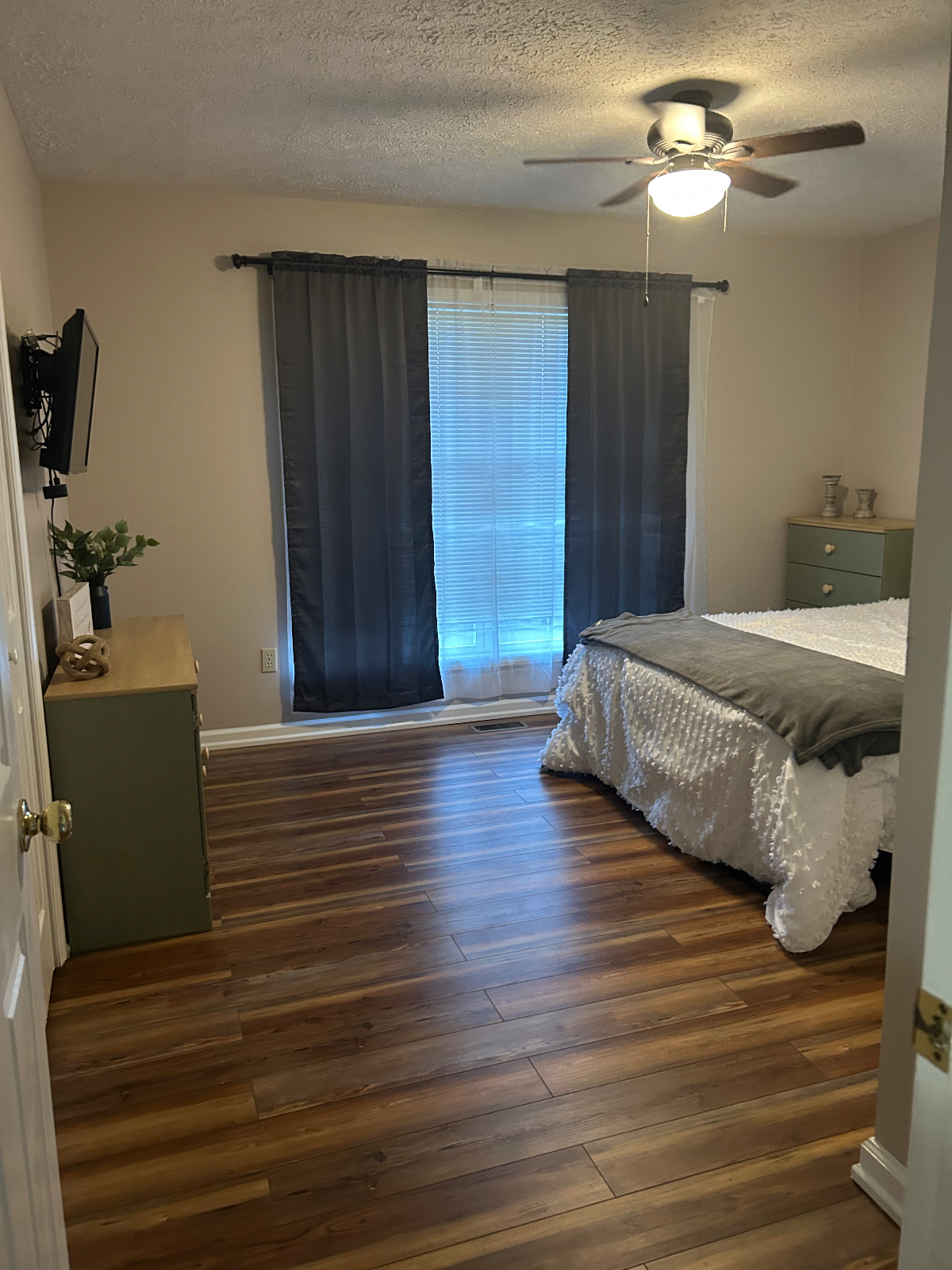 Female preferably. Fully Furnished Room, Private Bath , Quiet clean Home - Photo 3
